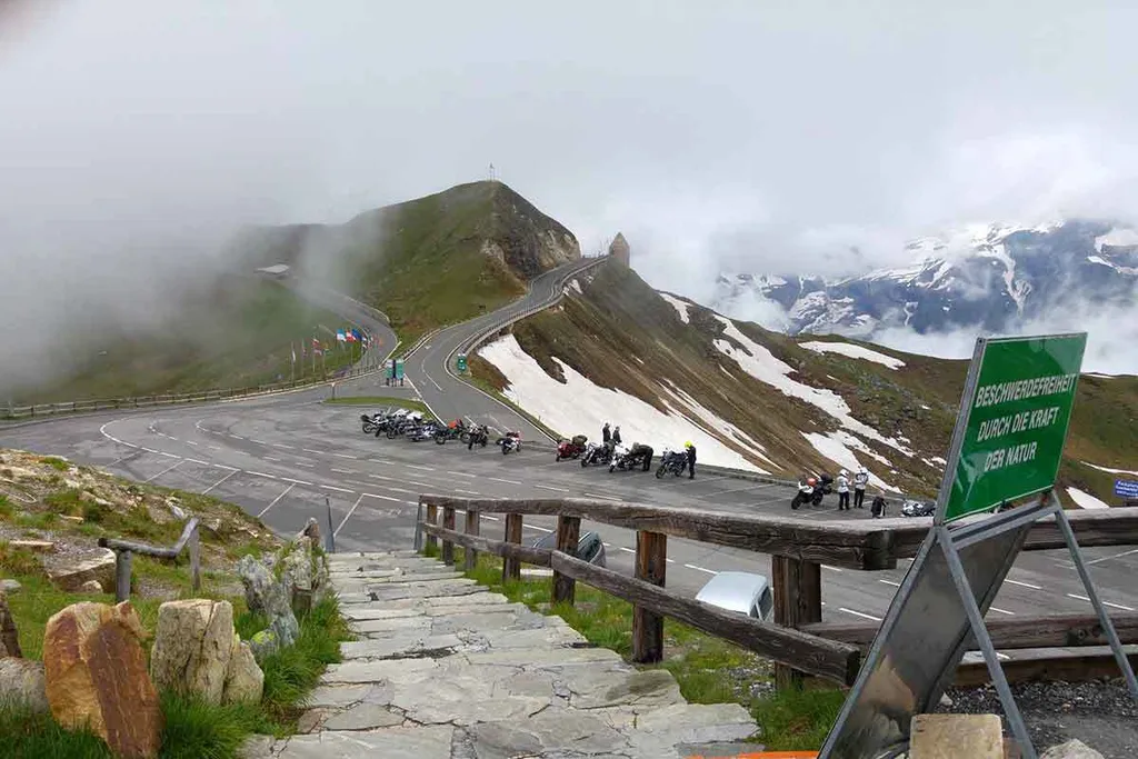 Motorradreise Alpen: 50-Pässe Tour durch 4 Länder
