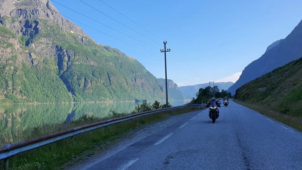 Tag 9: Fjordhopping nach Brekke